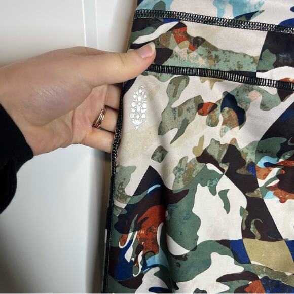 Free People FP Movement Daybreak Camo Print Mesh Drawstring Leggings Size XS - Picture 8 of 8